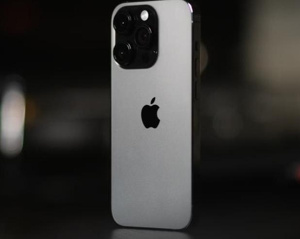 Apple будет блокировать iPhone с чужими запчастями после выхода iOS 18 / Смартфоны и телефоны / iXBT Live