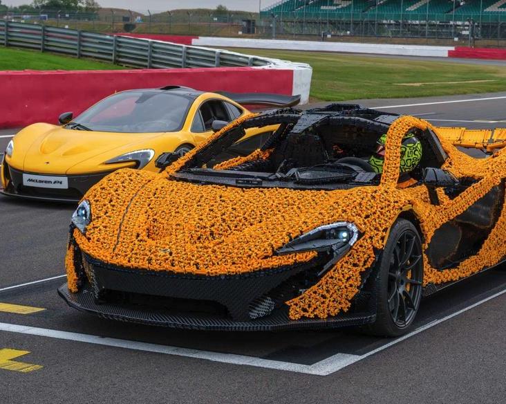 LEGO сделала из кубиков полноразмерную копию автомобиля McLaren P1 / Авто и транспорт / iXBT Live