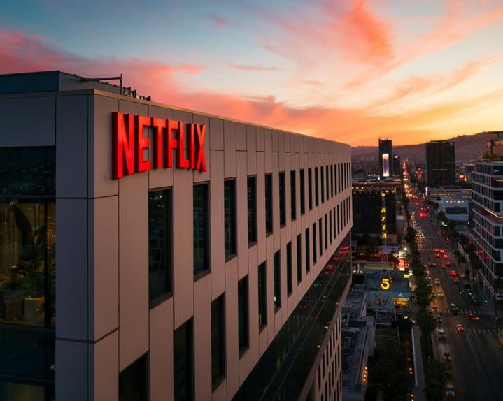 Netflix скоро прекратит работу на старых устройствах Apple с iOS 16 / ИИ, сервисы и приложения / iXBT Live